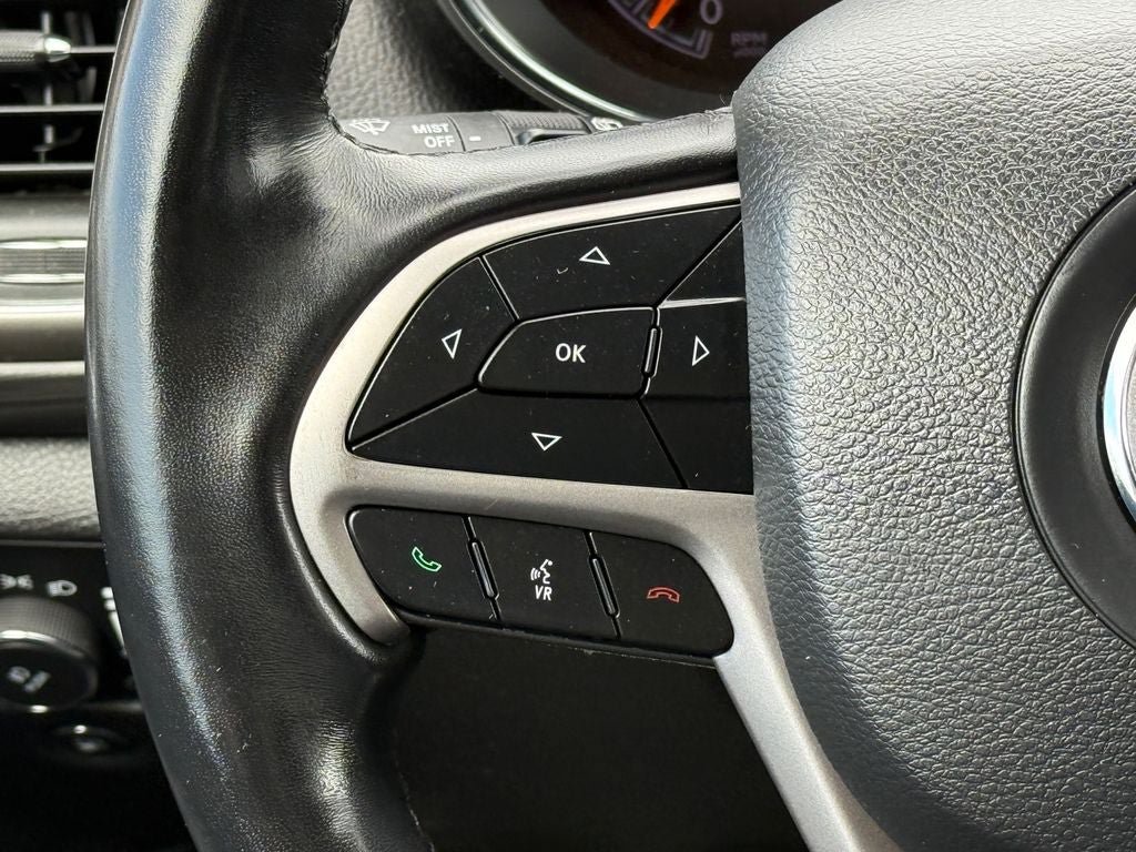 Used 2021 Jeep Grand Cherokee Laredo w/ Security & Convenience Group AWD/4WD image 21