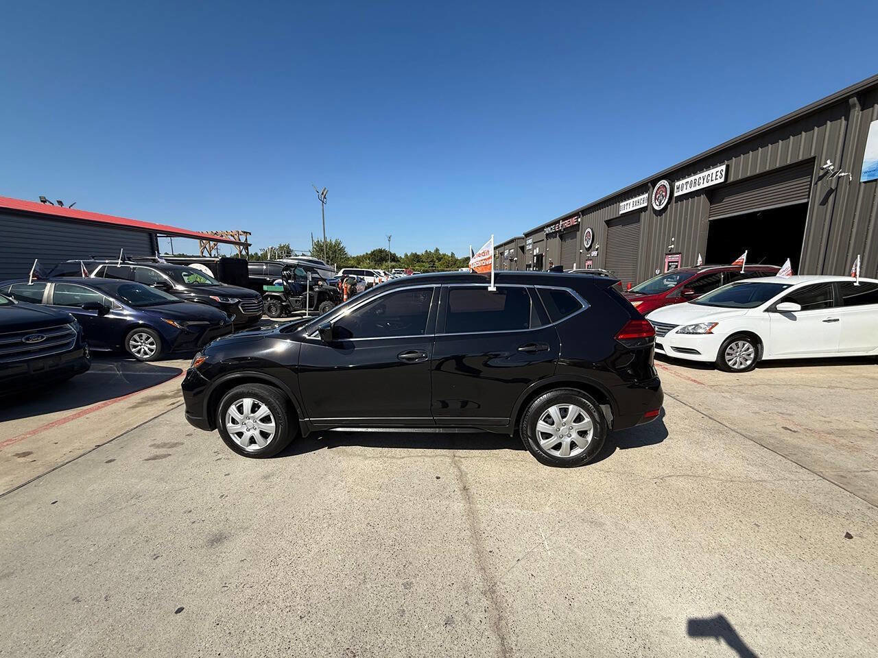 Used 2017 Nissan Rogue S image 1