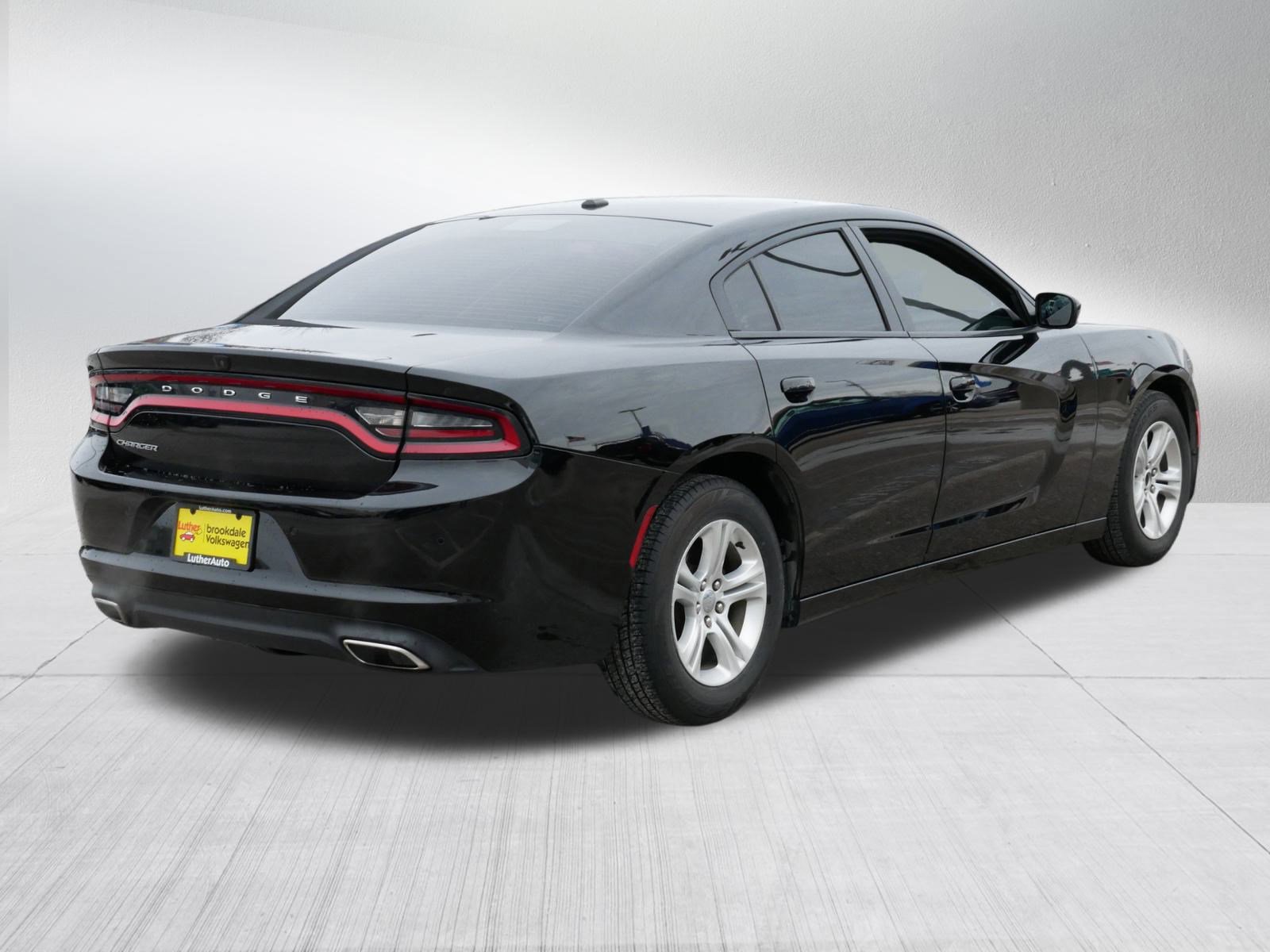 Used 2019 Dodge Charger SXT image 7