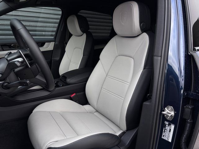New 2026 Porsche Cayenne AWD/4WD image 5