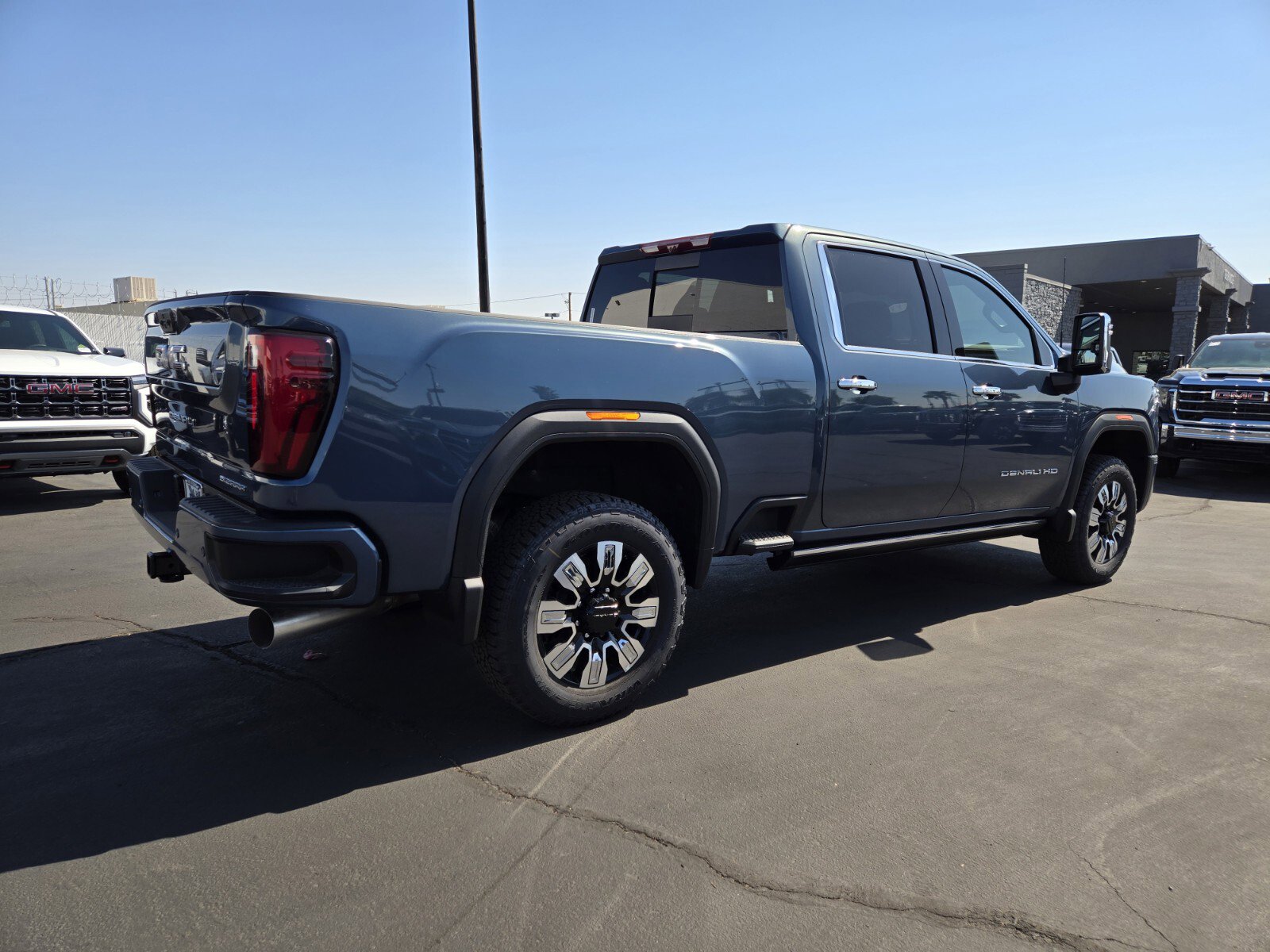 New 2025 GMC Sierra 2500 Denali w/ Denali Reserve Package image 4