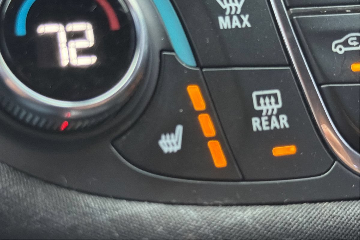 Used 2021 Chevrolet Malibu LT FWD image 37