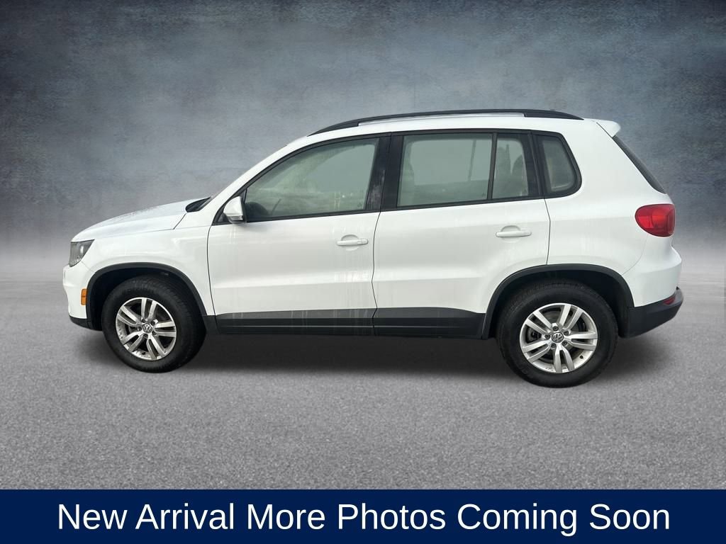 Used 2017 Volkswagen Tiguan S image 2