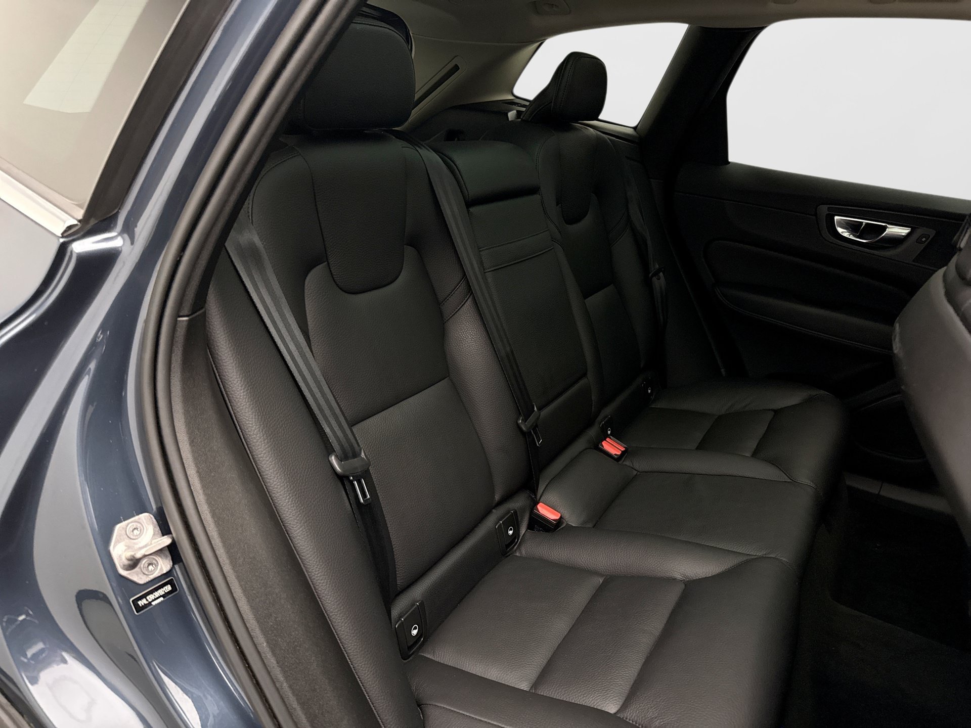 Used 2022 Volvo XC60 B5 Momentum w/ Climate Package AWD/4WD image 19