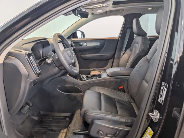 Used 2023 Volvo XC40 B5 Plus w/ Protection Package Premier image 12