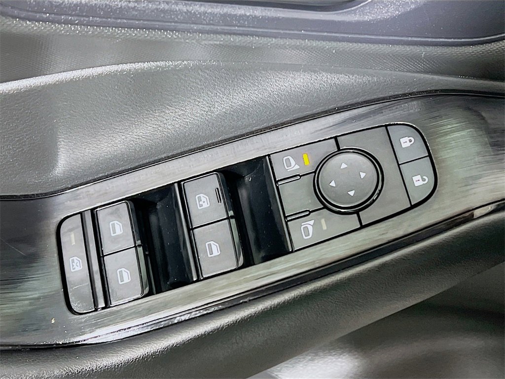 Used 2024 Nissan Rogue S image 17