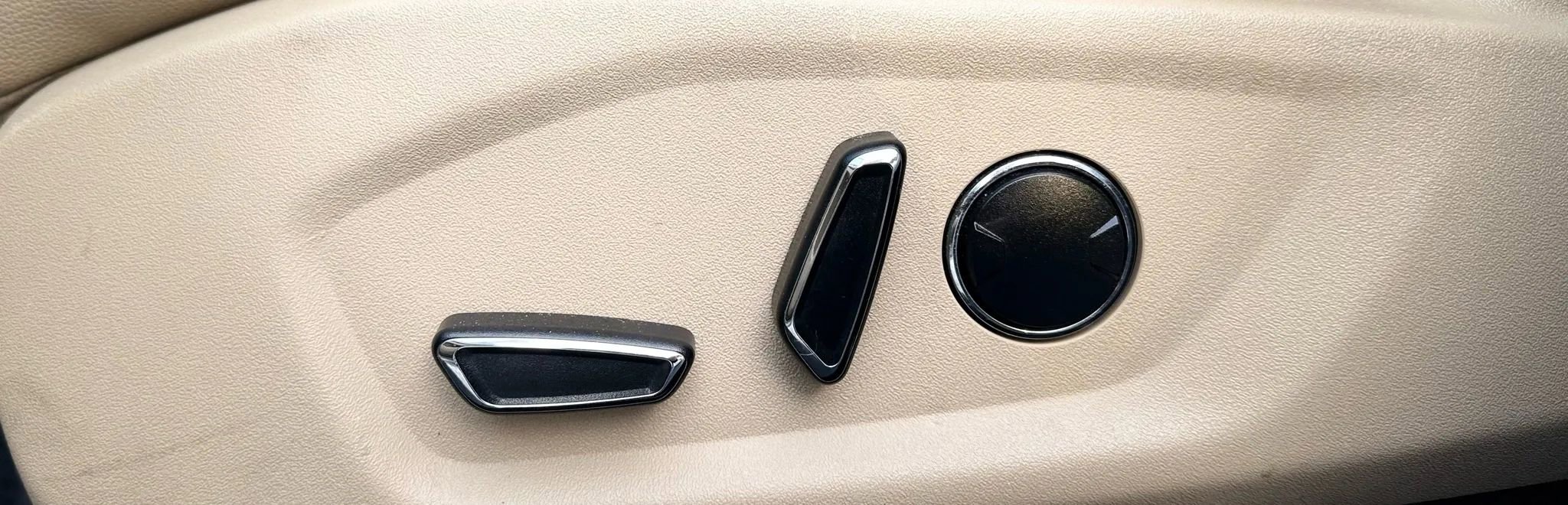 Used 2016 Ford Explorer XLT w/ Equipment Group 202A image 26