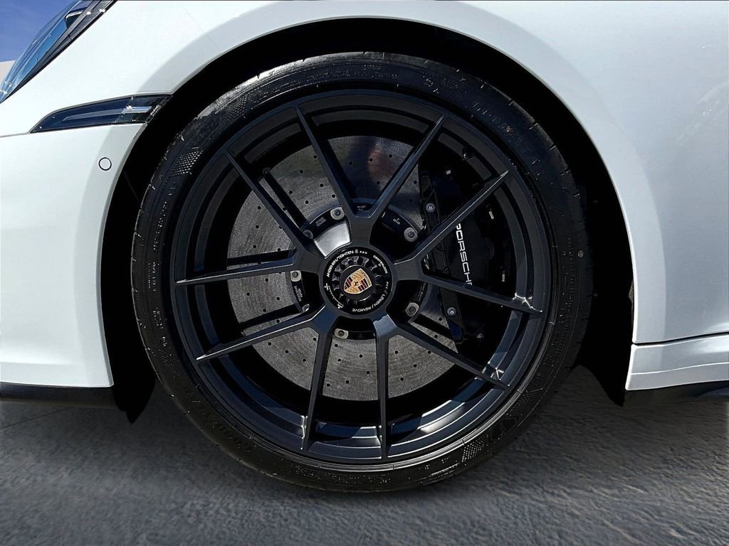 Used 2025 Porsche 911 Carrera GTS RWD image 11