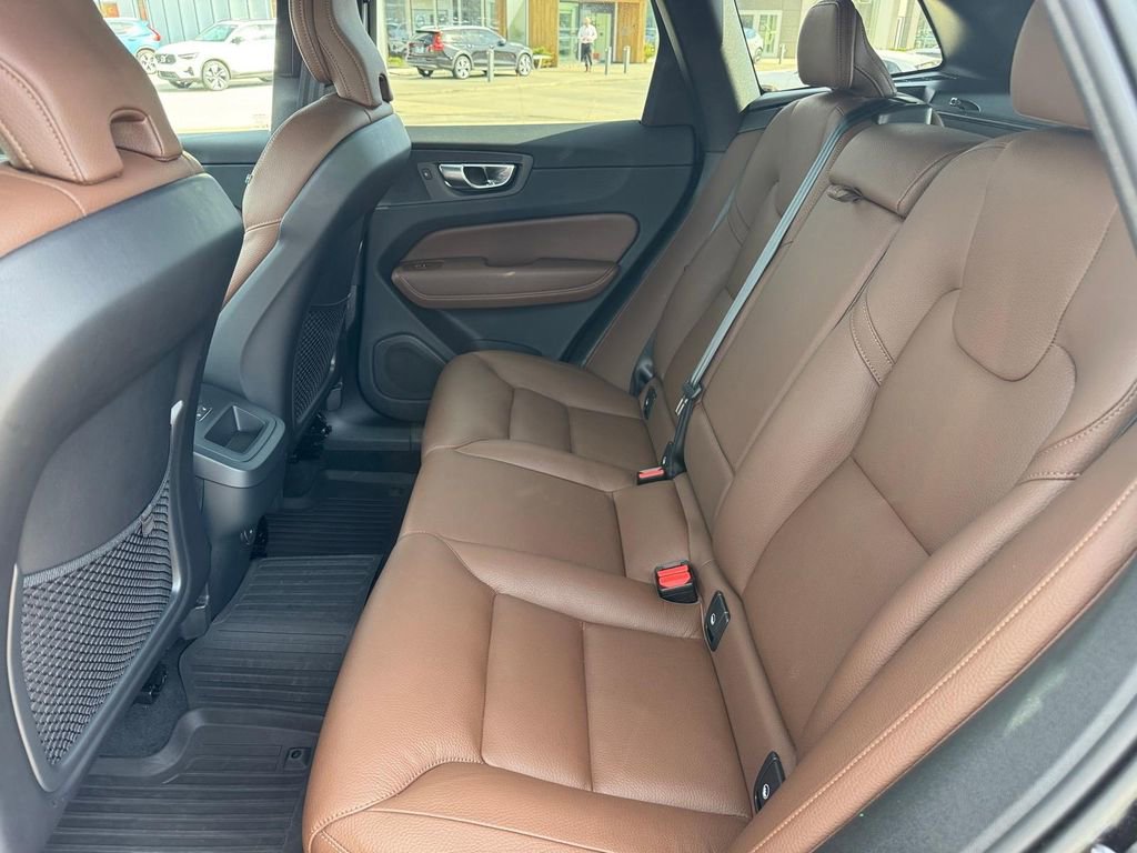 Certified 2023 Volvo XC60 B5 Plus w/ Climate Package image 9