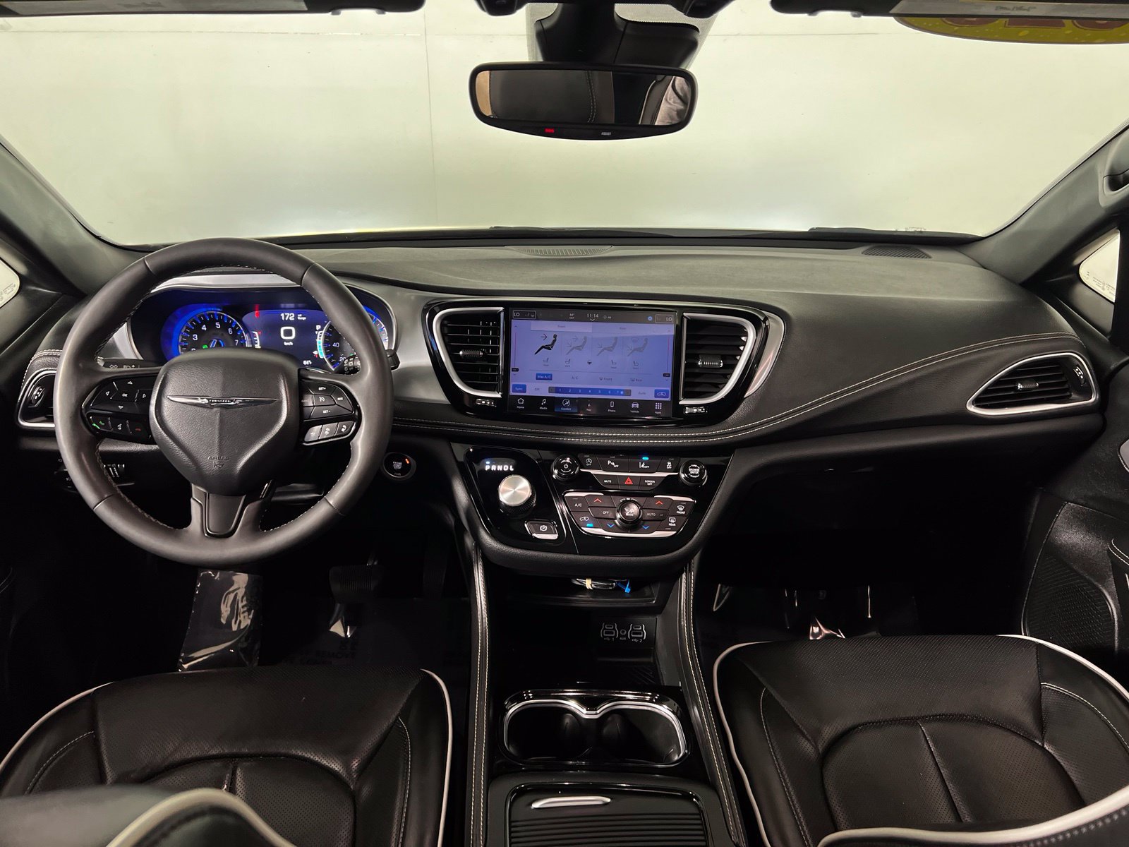 Used 2025 Chrysler Pacifica Limited FWD image 29