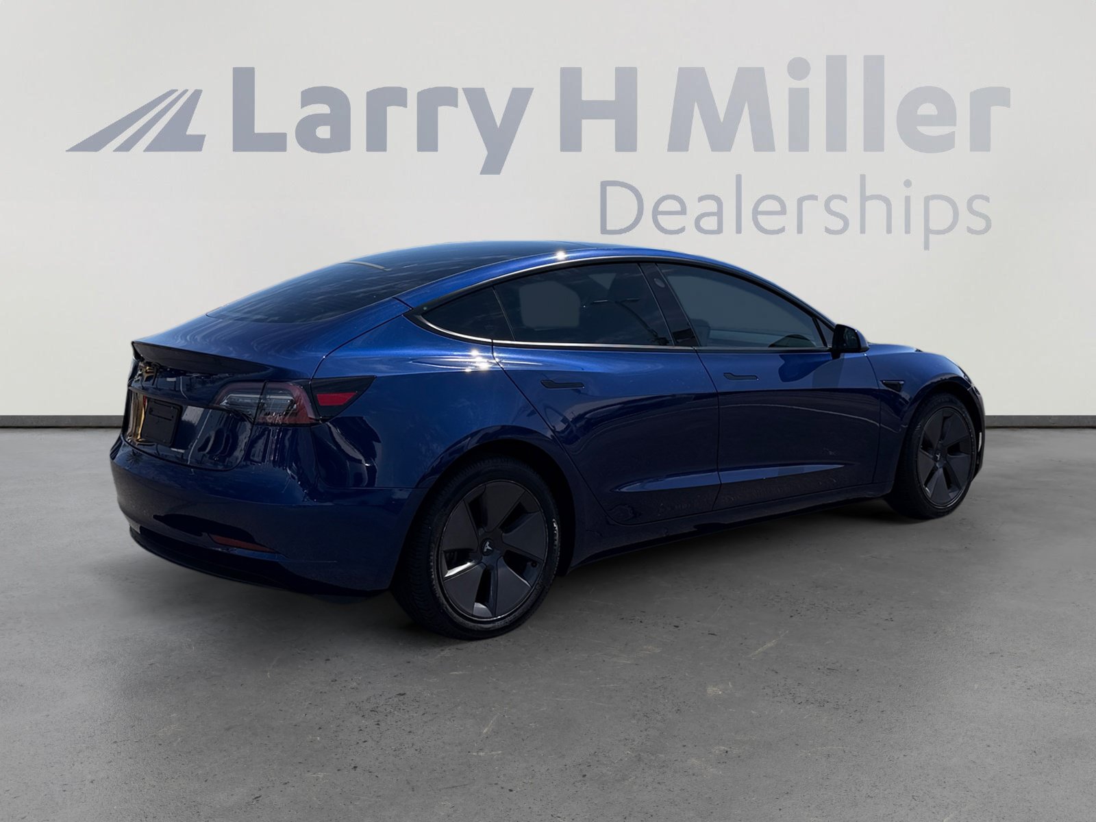 Used 2023 Tesla Model 3 Standard Range RWD image 5