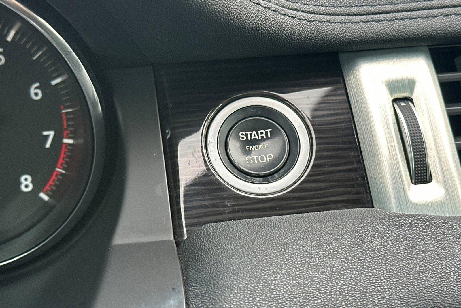 Used 2019 Land Rover Range Rover Evoque HSE Dynamic image 34