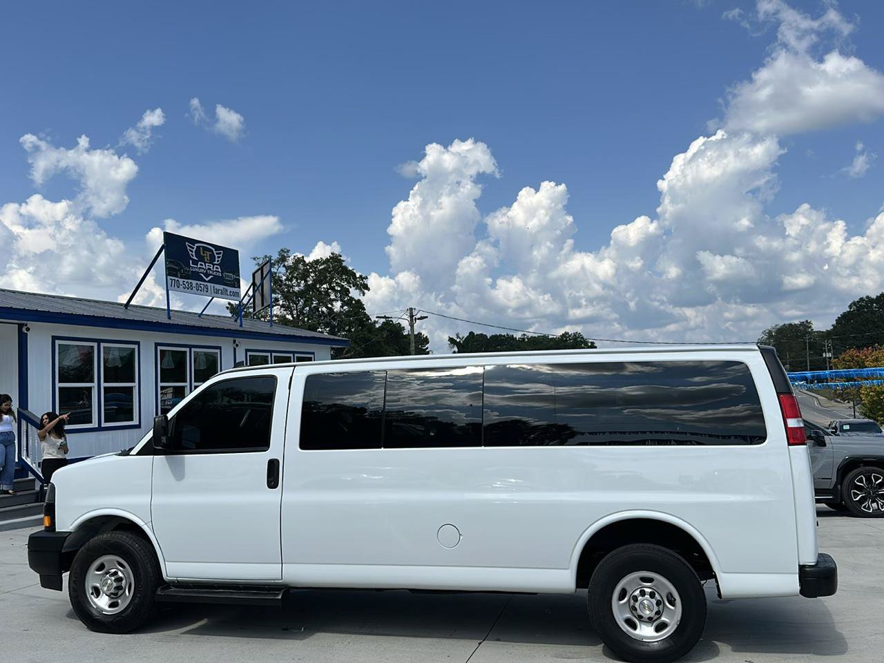 Used 2023 Chevrolet Express 3500 LS RWD image 4