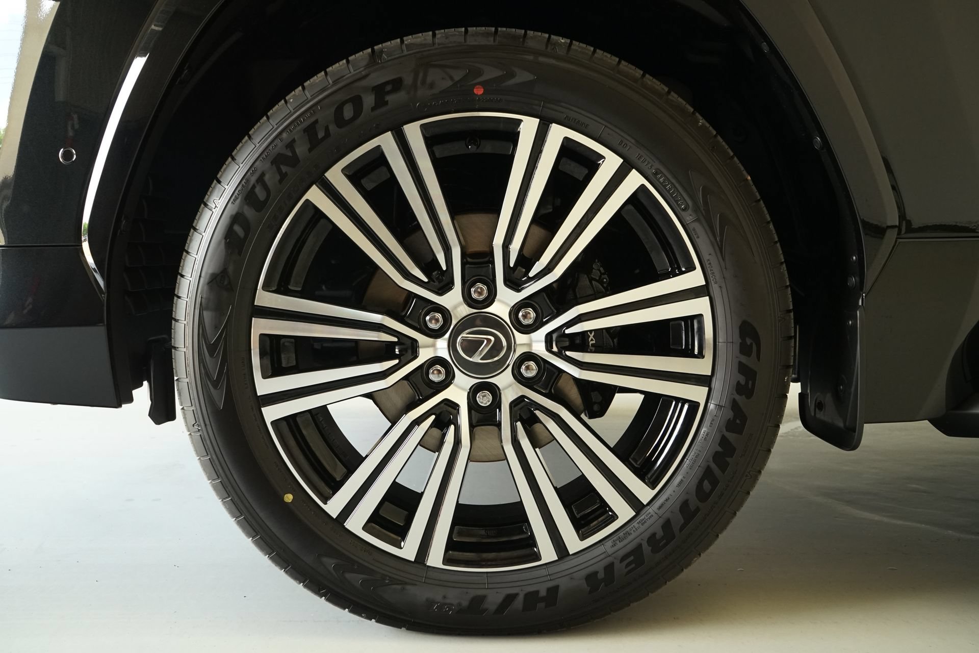 Used 2026 Lexus LX 700h Luxury AWD/4WD image 40