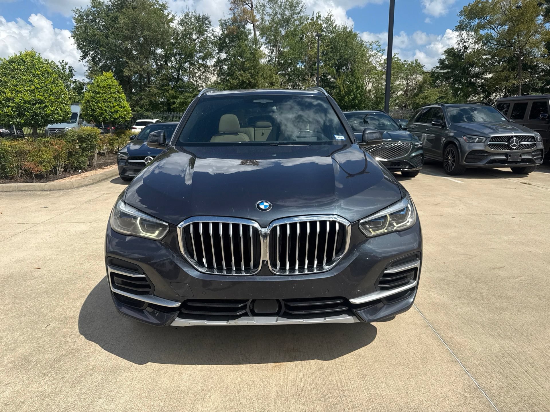 Used 2022 BMW X5 xDrive40i w/ Executive Package AWD/4WD image 2