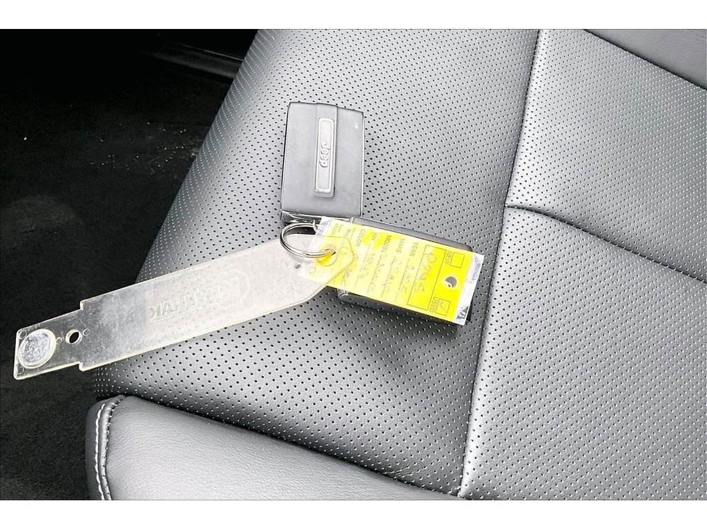 Certified 2025 Jeep Grand Cherokee Overland w/ Luxury Tech Group IV image 12