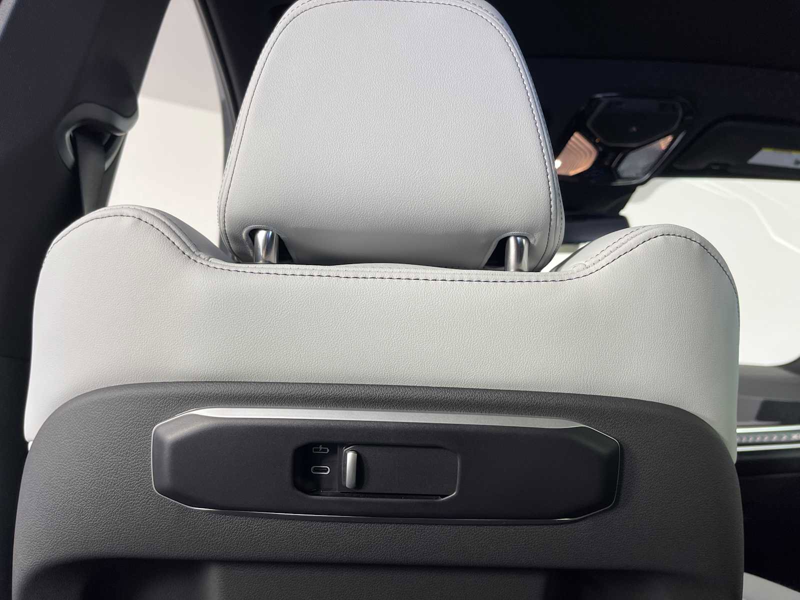 New 2026 BMW X5 xDrive40i w/ M Sport Package image 32