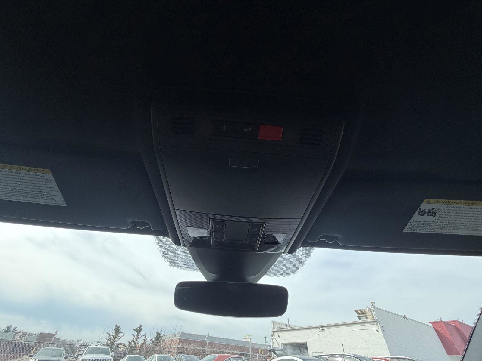 Used 2018 Volkswagen Golf R 4-Door image 22