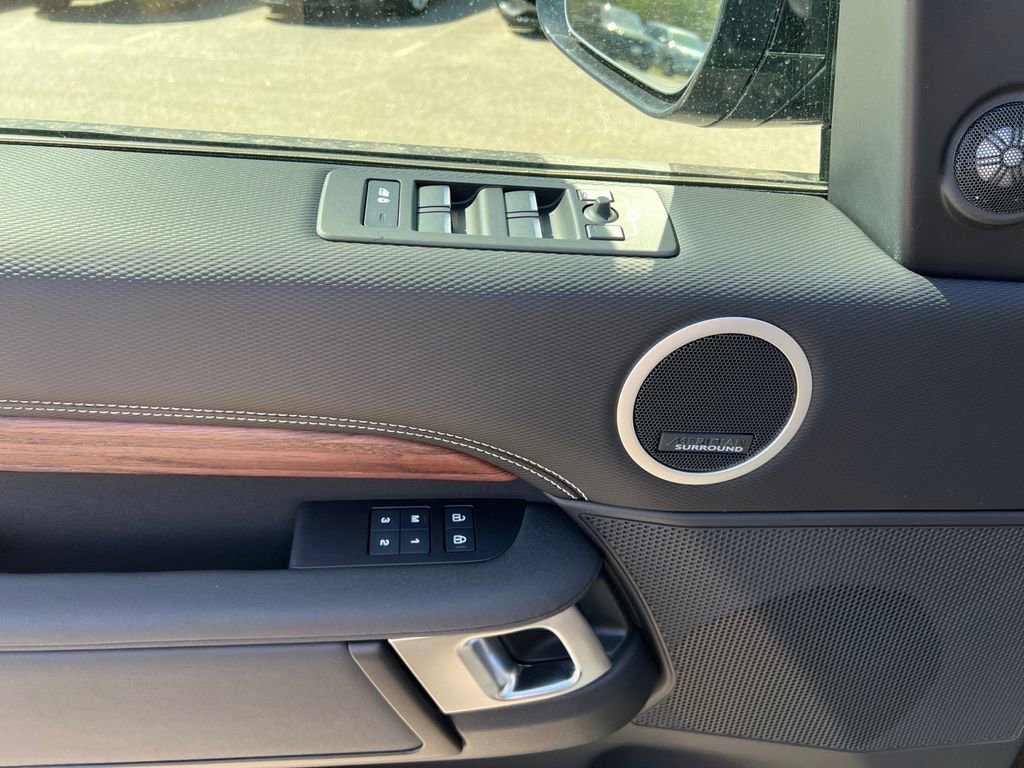 New 2025 Land Rover Discovery Dynamic SE AWD/4WD image 14