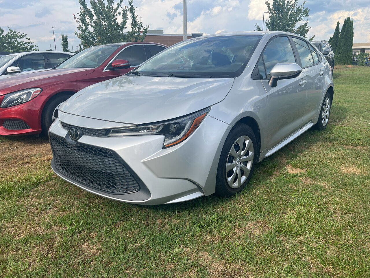 Used 2020 Toyota Corolla LE FWD image 1