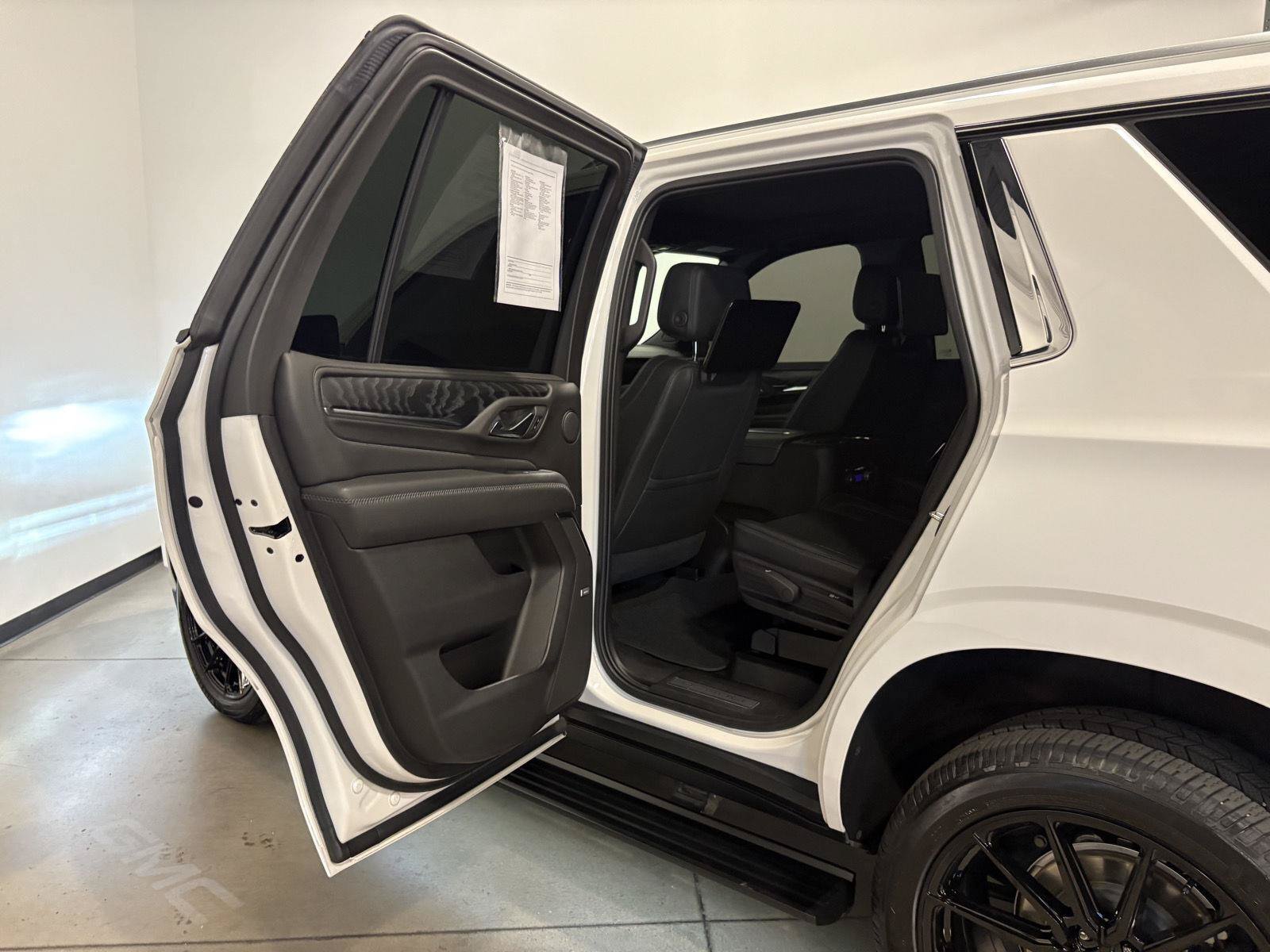 Used 2023 GMC Yukon Denali AWD/4WD image 36
