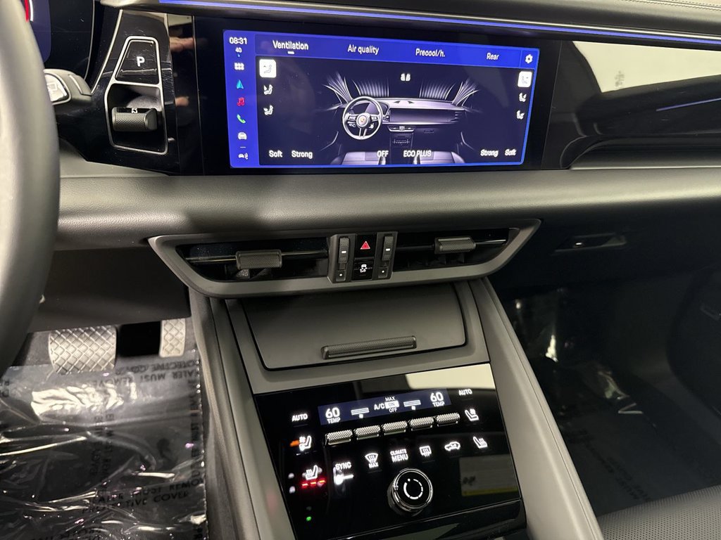 Certified 2025 Porsche Macan 4 Electric AWD/4WD image 30