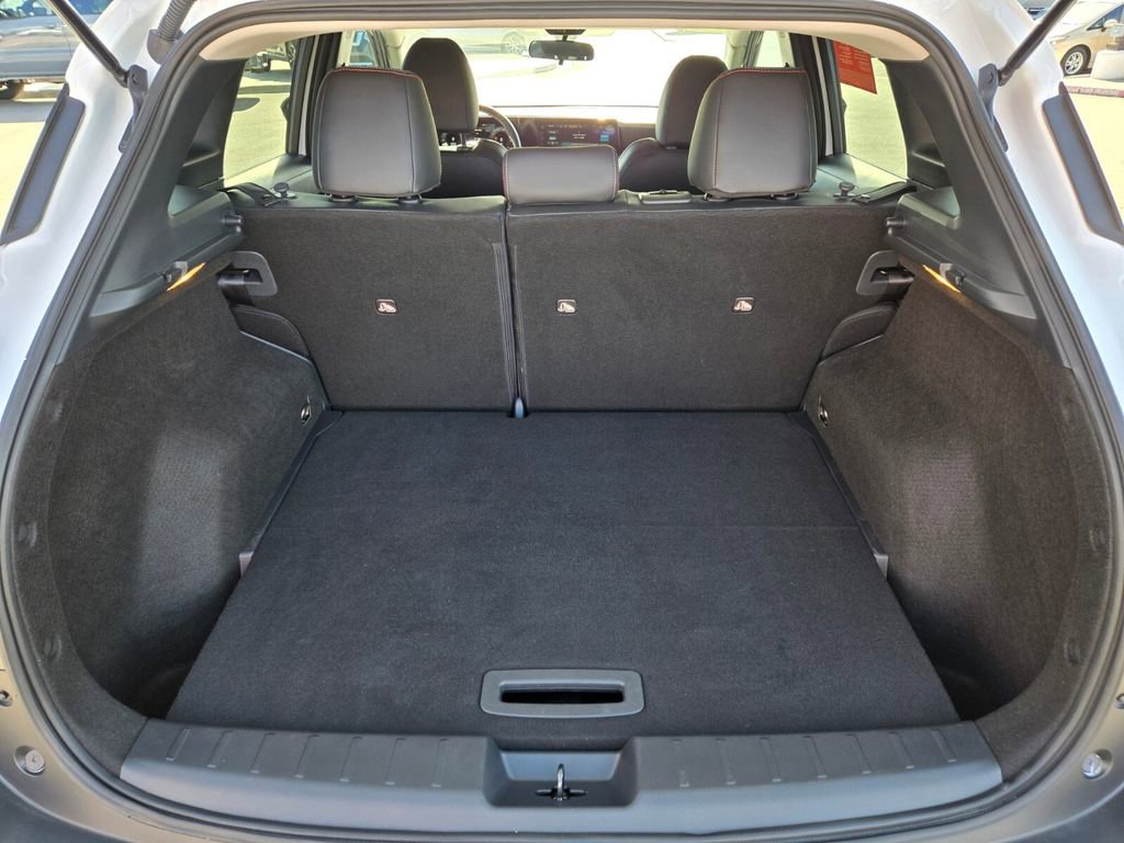 Certified 2025 Nissan Kicks SR FWD image 16