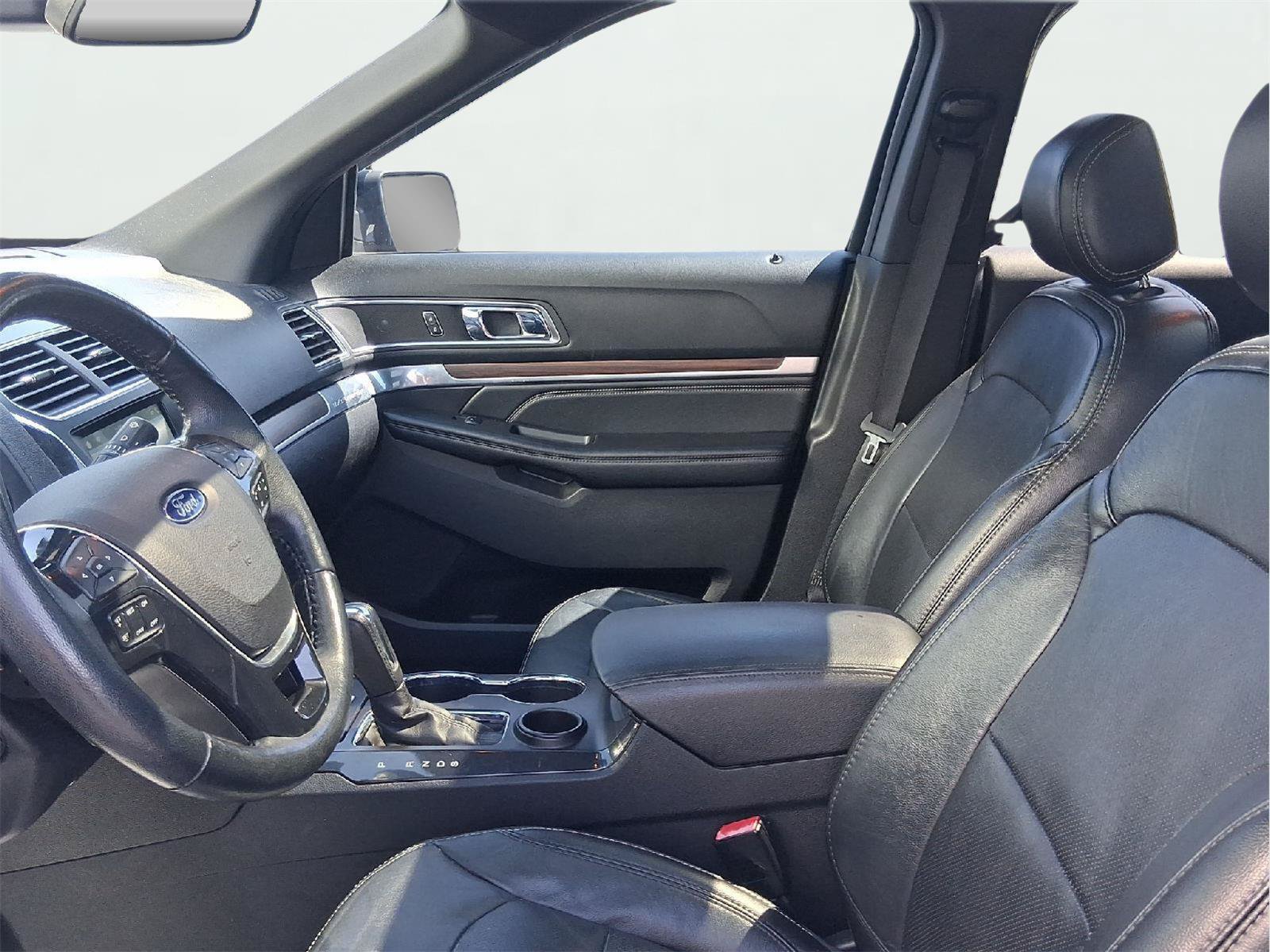 Used 2017 Ford Explorer Limited w/ Equipment Group 301A FWD image 17