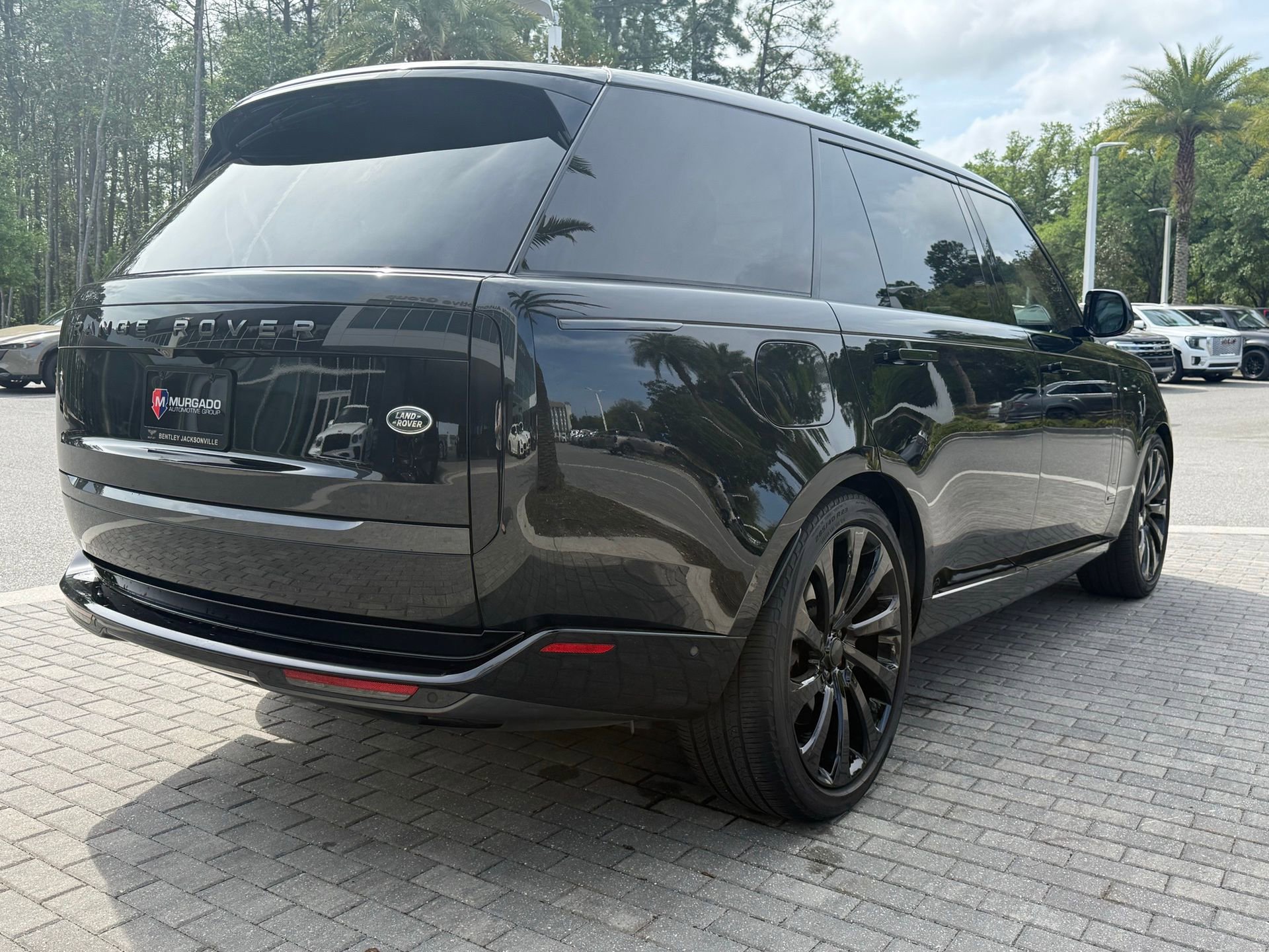 Used 2023 Land Rover Range Rover Long Wheelbase Autobiography image 10