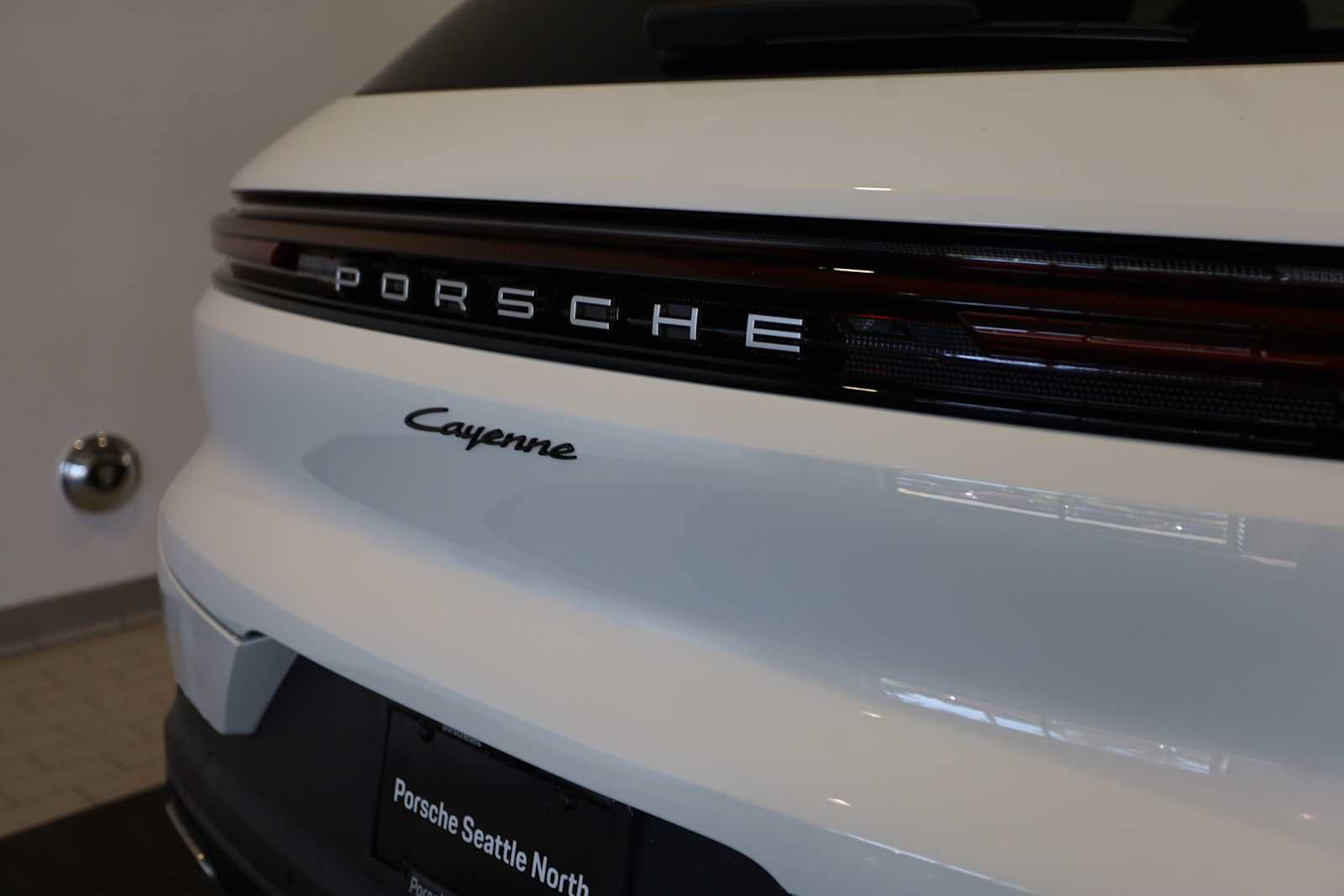Used 2025 Porsche Cayenne AWD/4WD image 14