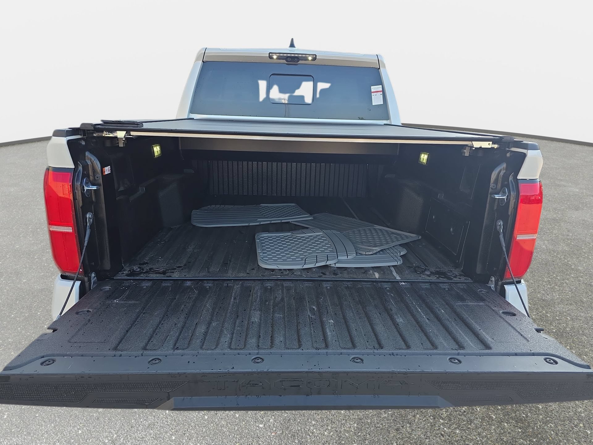 Used 2025 Toyota Tacoma Limited AWD/4WD image 12
