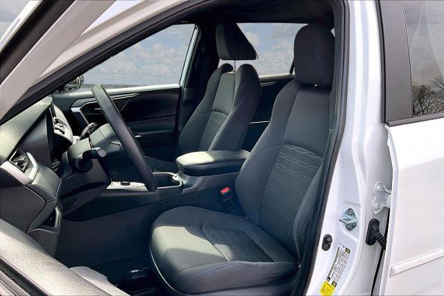 Used 2024 Toyota RAV4 SE w/ Convenience Package image 21