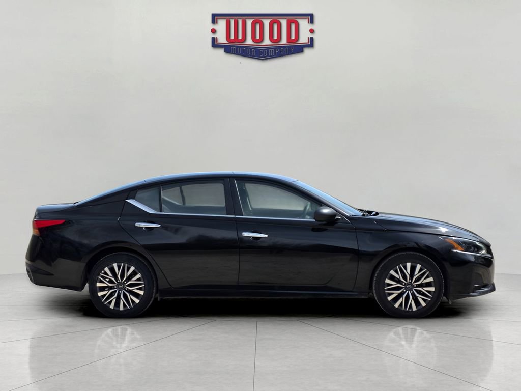 Used 2025 Nissan Altima 2.5 SV image 2