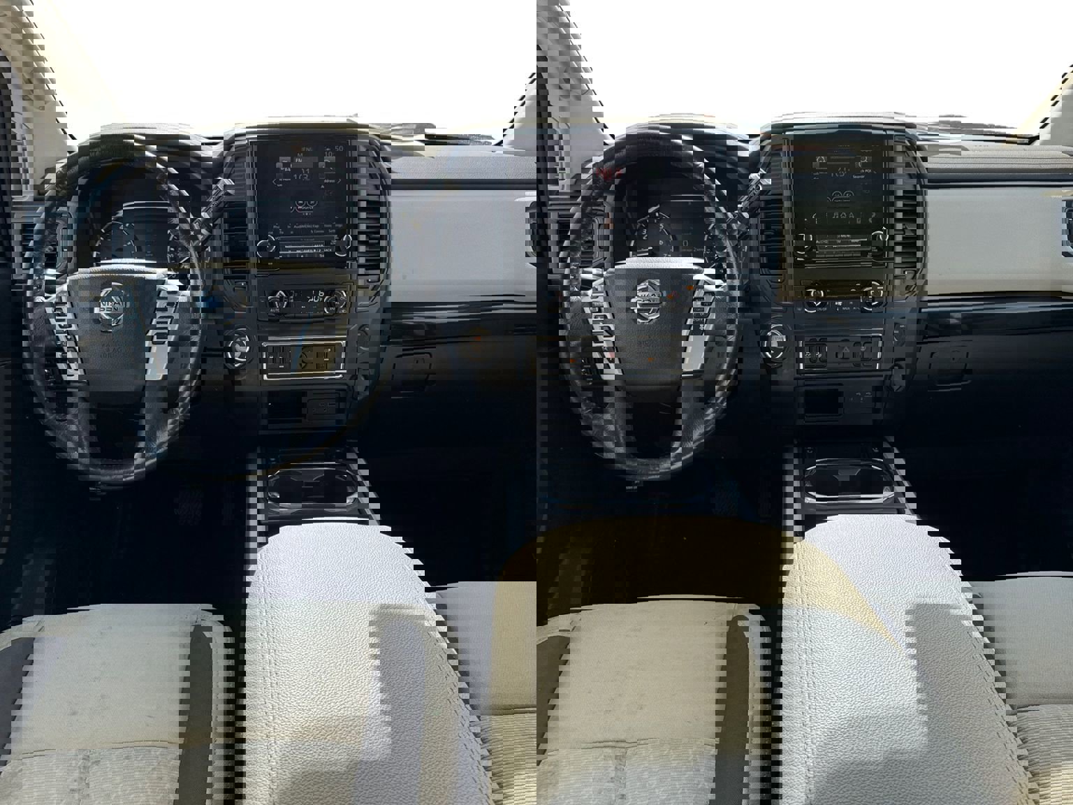 Used 2022 Nissan Titan SV w/ SV Convenience Package image 12