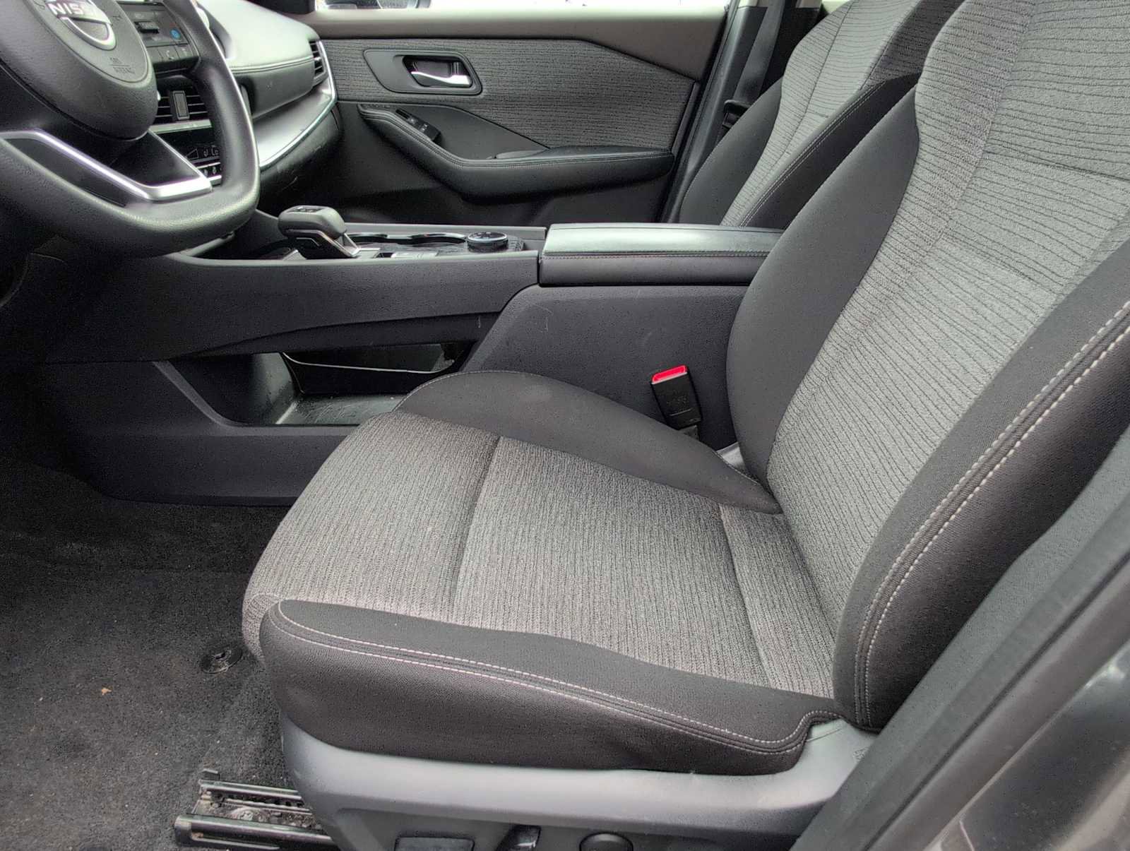 Used 2023 Nissan Rogue SV image 16