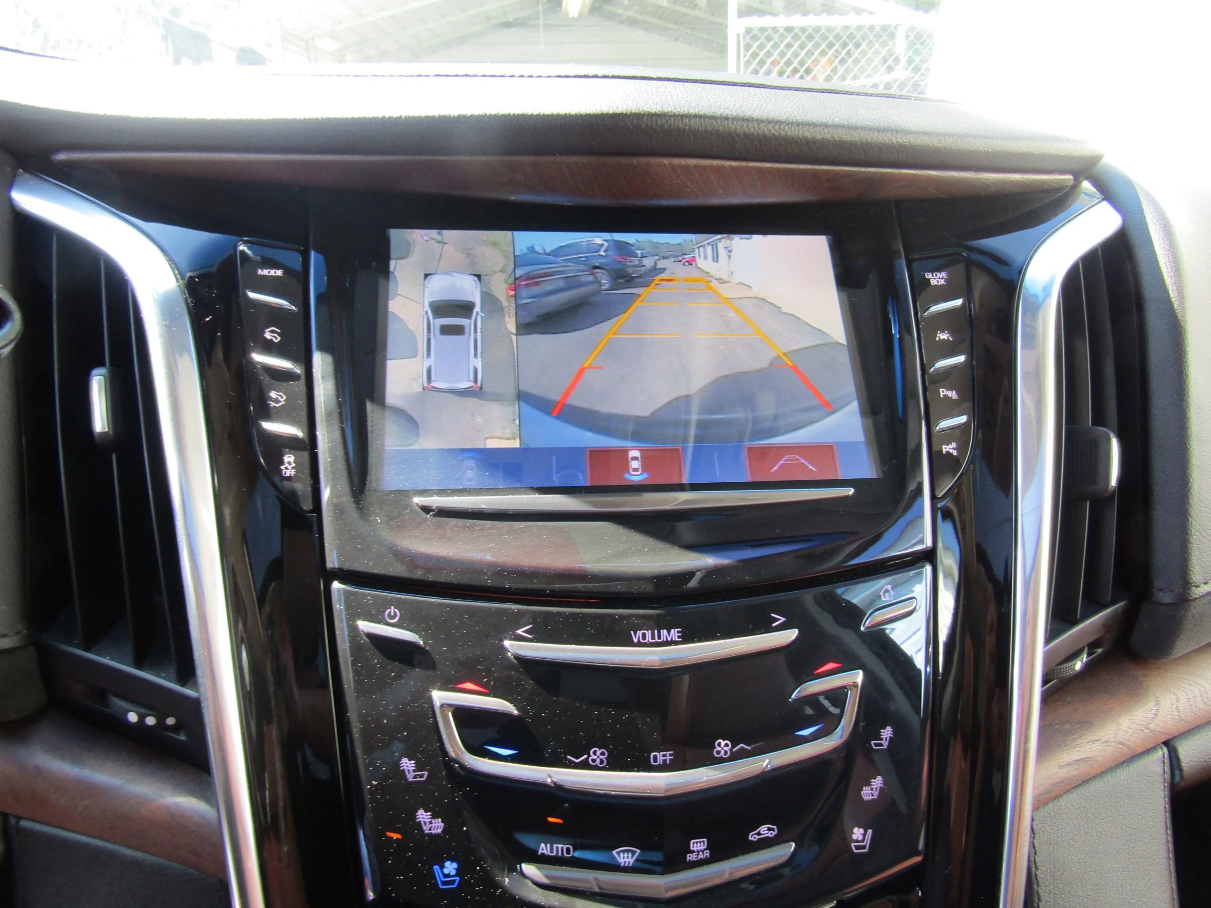 Used 2017 Cadillac Escalade Premium Luxury image 25