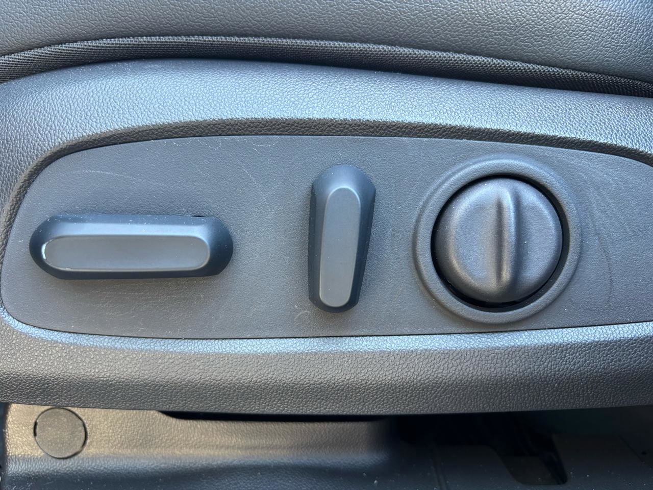 Used 2023 Buick Encore GX Essence w/ Experience Buick Package FWD image 29