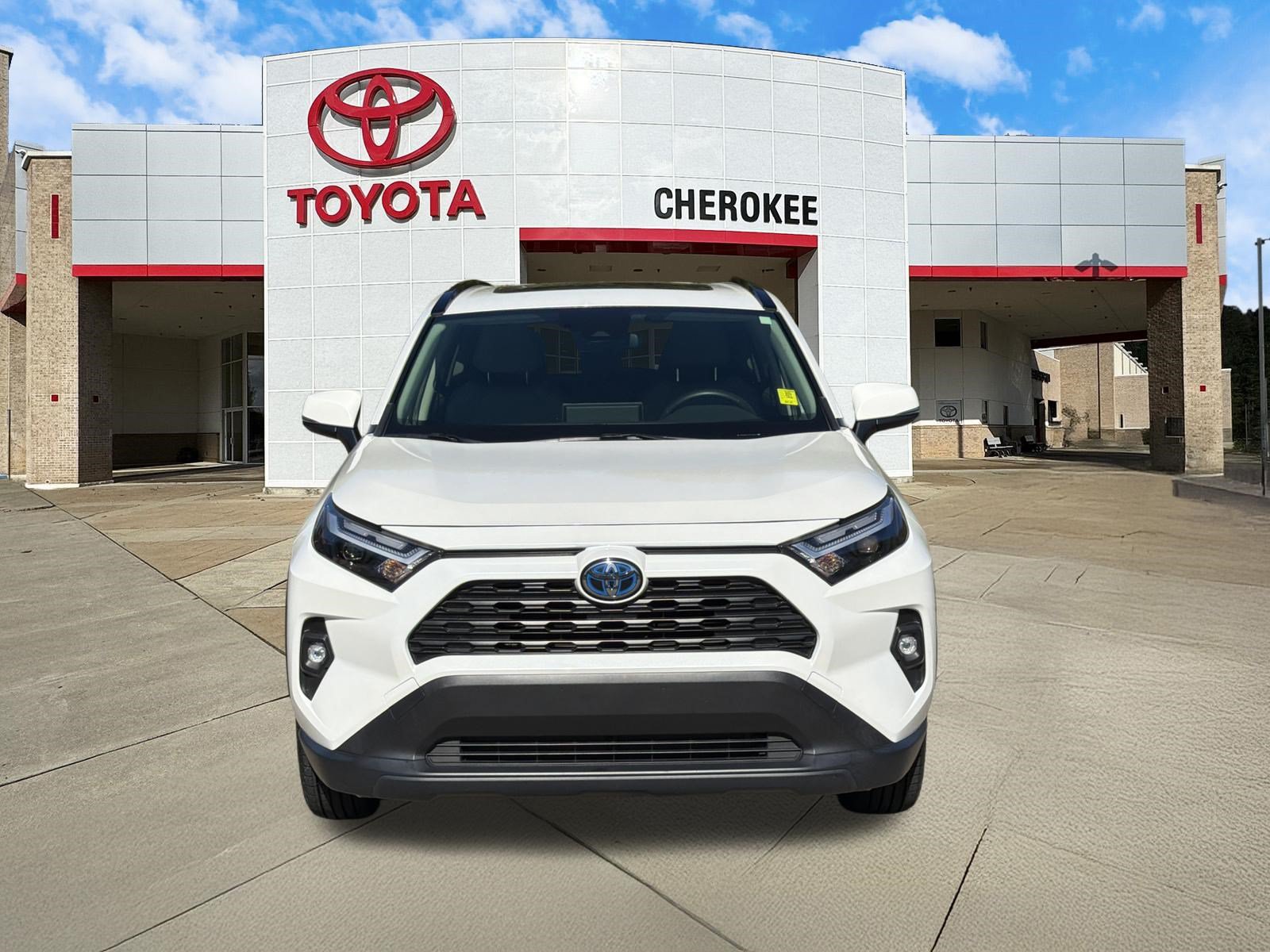 Used 2022 Toyota RAV4 XLE Premium AWD/4WD image 2