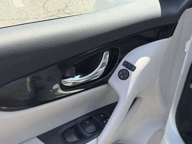 Certified 2021 Nissan Rogue Sport SV AWD/4WD image 16
