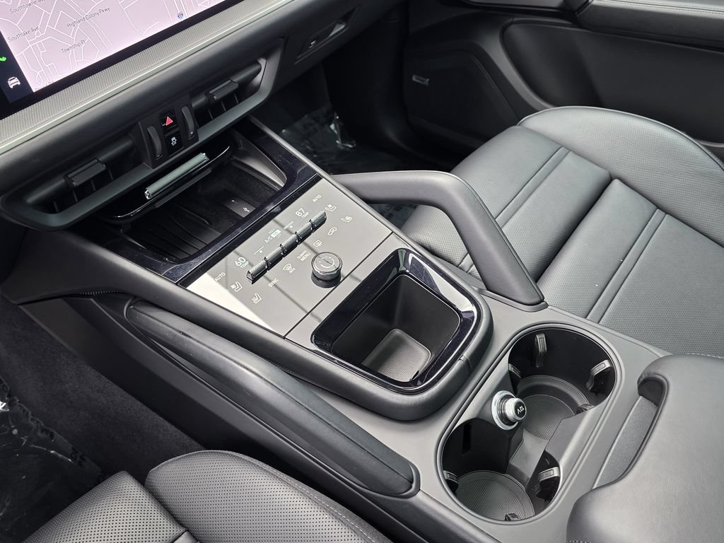Certified 2025 Porsche Cayenne E-Hybrid AWD/4WD image 23