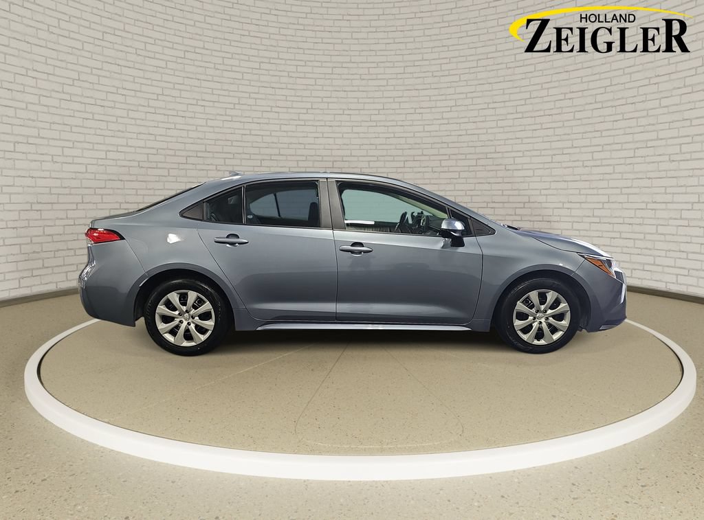 Used 2025 Toyota Corolla LE FWD image 4
