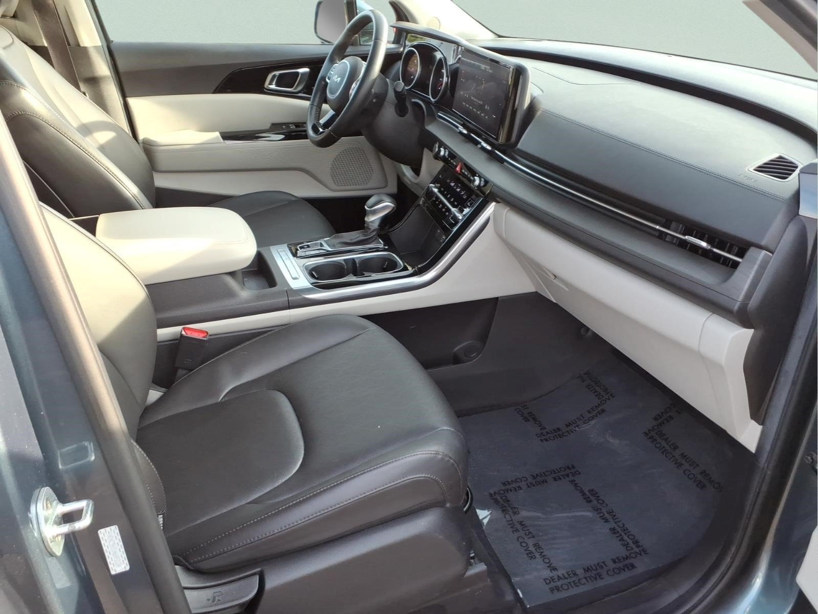 Used 2022 Kia Carnival EX FWD image 26