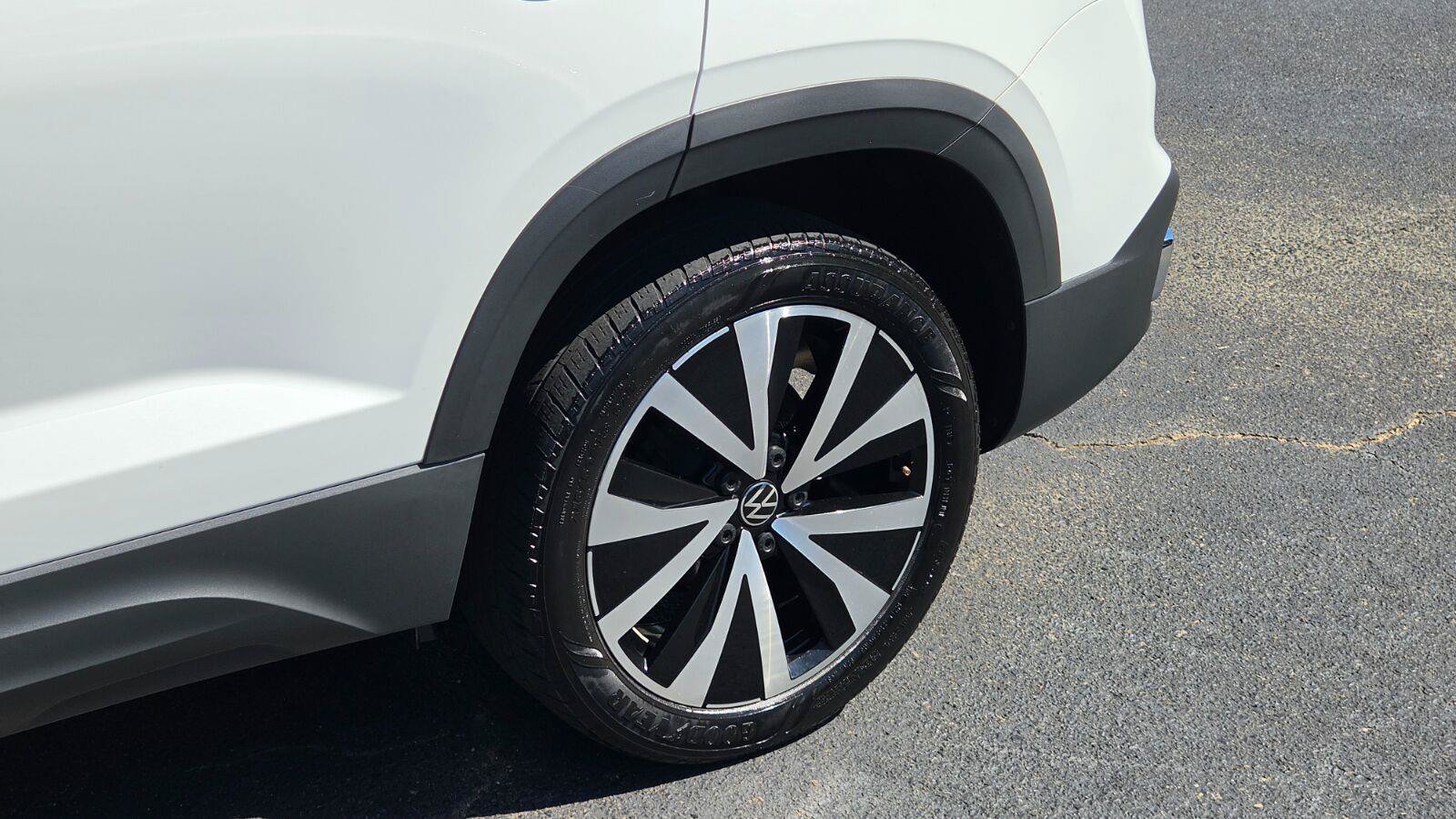 Certified 2023 Volkswagen Taos SE w/ Panoramic Sunroof Package FWD image 15