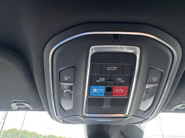Used 2024 Jeep Wagoneer L Series II AWD/4WD image 26