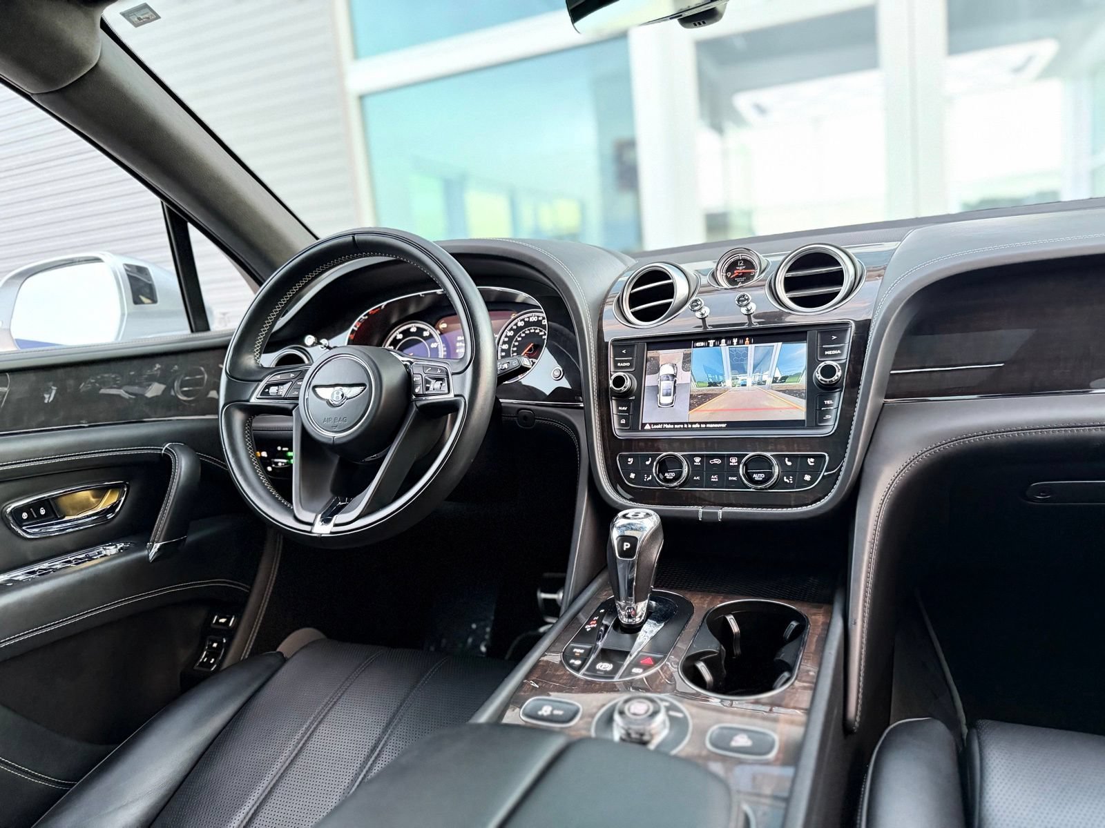 Used 2019 Bentley Bentayga AWD/4WD image 39