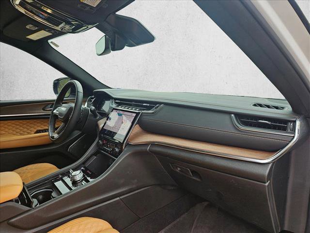Used 2024 Jeep Grand Cherokee Summit image 17
