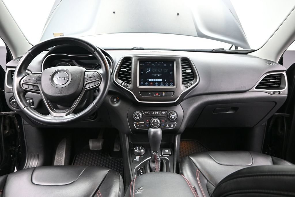 Used 2021 Jeep Cherokee Trailhawk AWD/4WD image 32