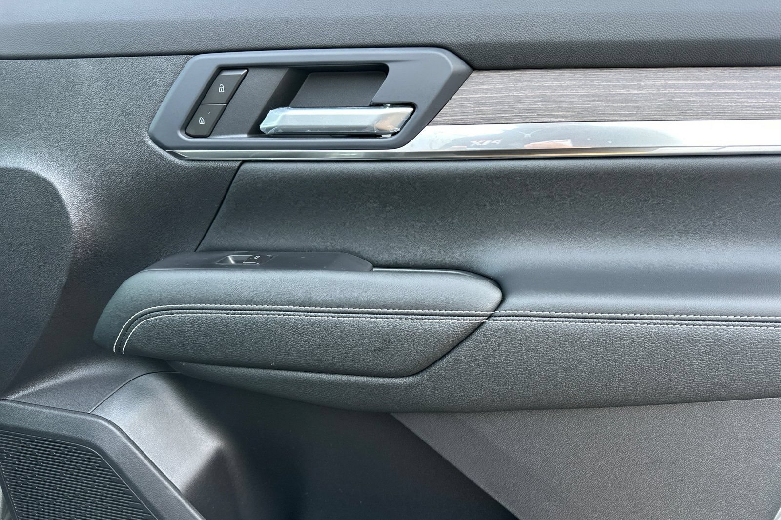 New 2026 GMC Terrain Denali w/ LPO, Floor Liner Package AWD/4WD image 19