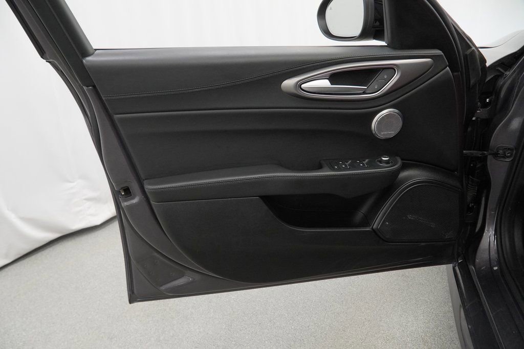 Used 2024 Alfa Romeo Giulia Veloce image 39