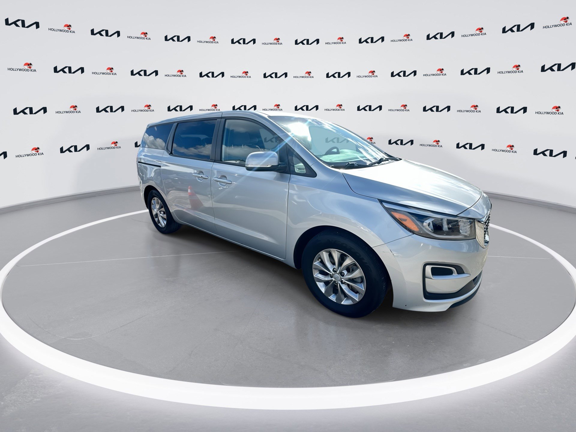 Used 2019 Kia Sedona LX image 2
